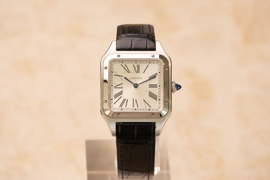 Cartier Santos-Dumont Large ref. WSSA0022 — verzilverde wijzerplaat met Romeinse cijfers en geblauwd stalen wijzers, vooraanzicht