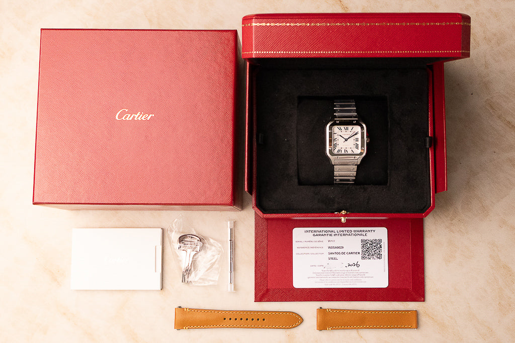 Cartier Santos Medium ref. WSSA0029 — verzilverde opaline wijzerplaat met Romeinse cijfers op stalen band, set