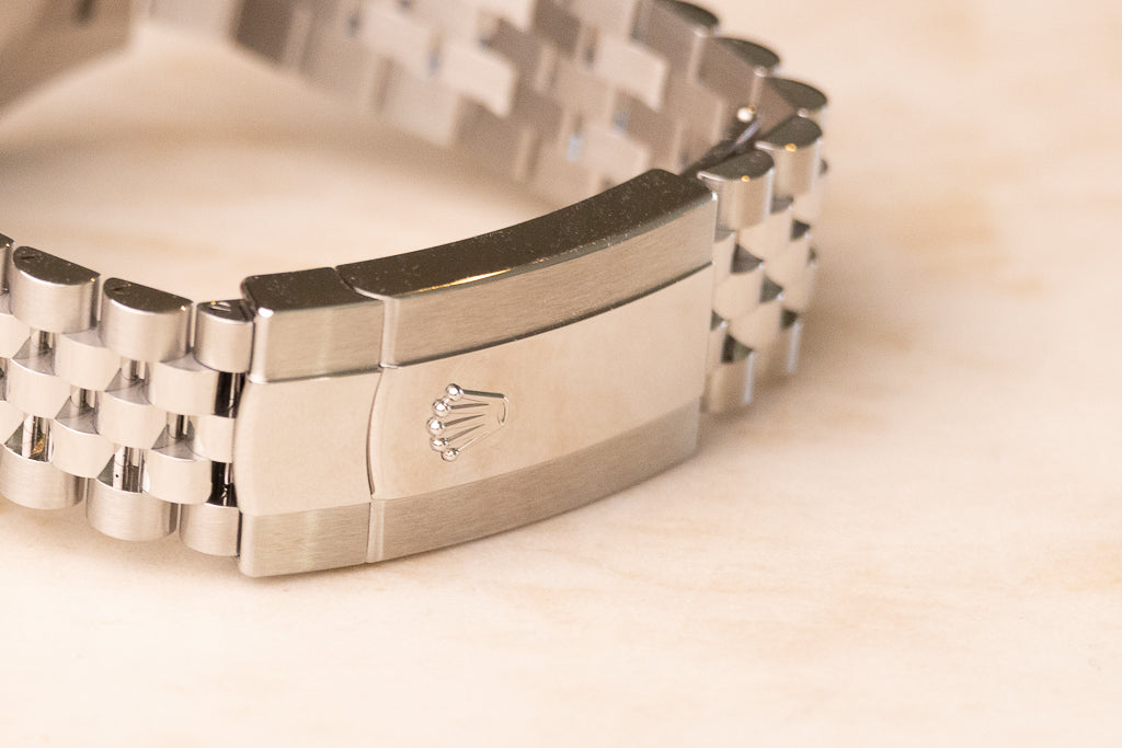 Rolex Datejust 41 ref. 126334 — Jubilee vijfschakel band met Oysterclasp en Easylink