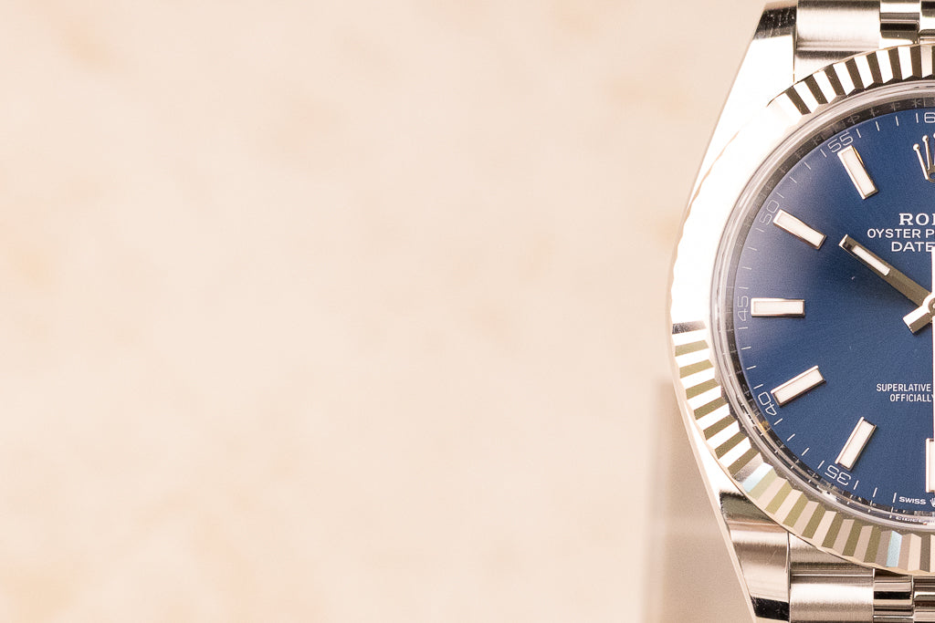 Rolex Datejust 41 ref. 126334 — detail blauwe wijzerplaat met witgouden index-uurmarkeringen