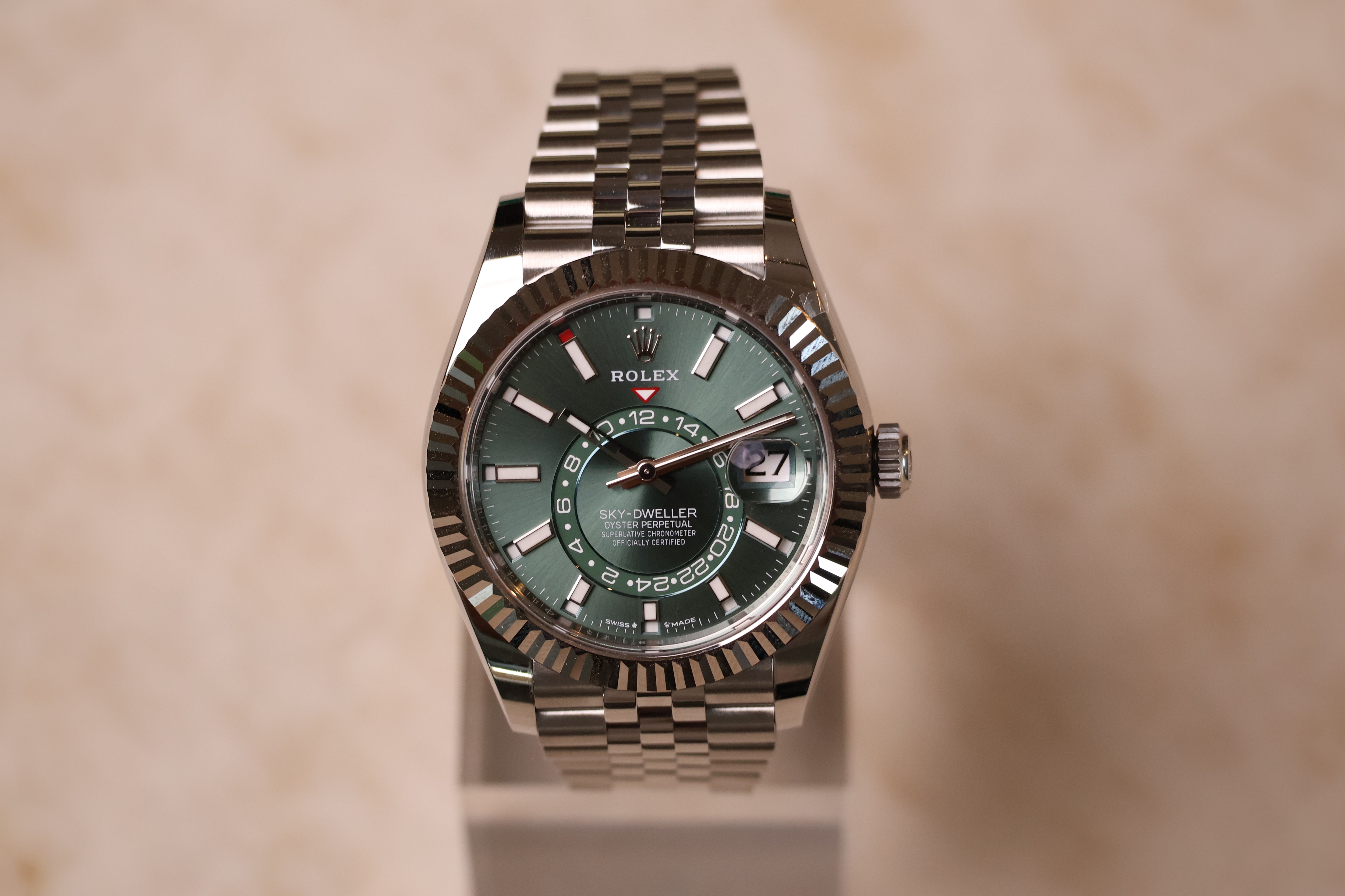 Rolex Sky-Dweller 336934 pre-owned groene wijzerplaat Oystersteel Jubilee band