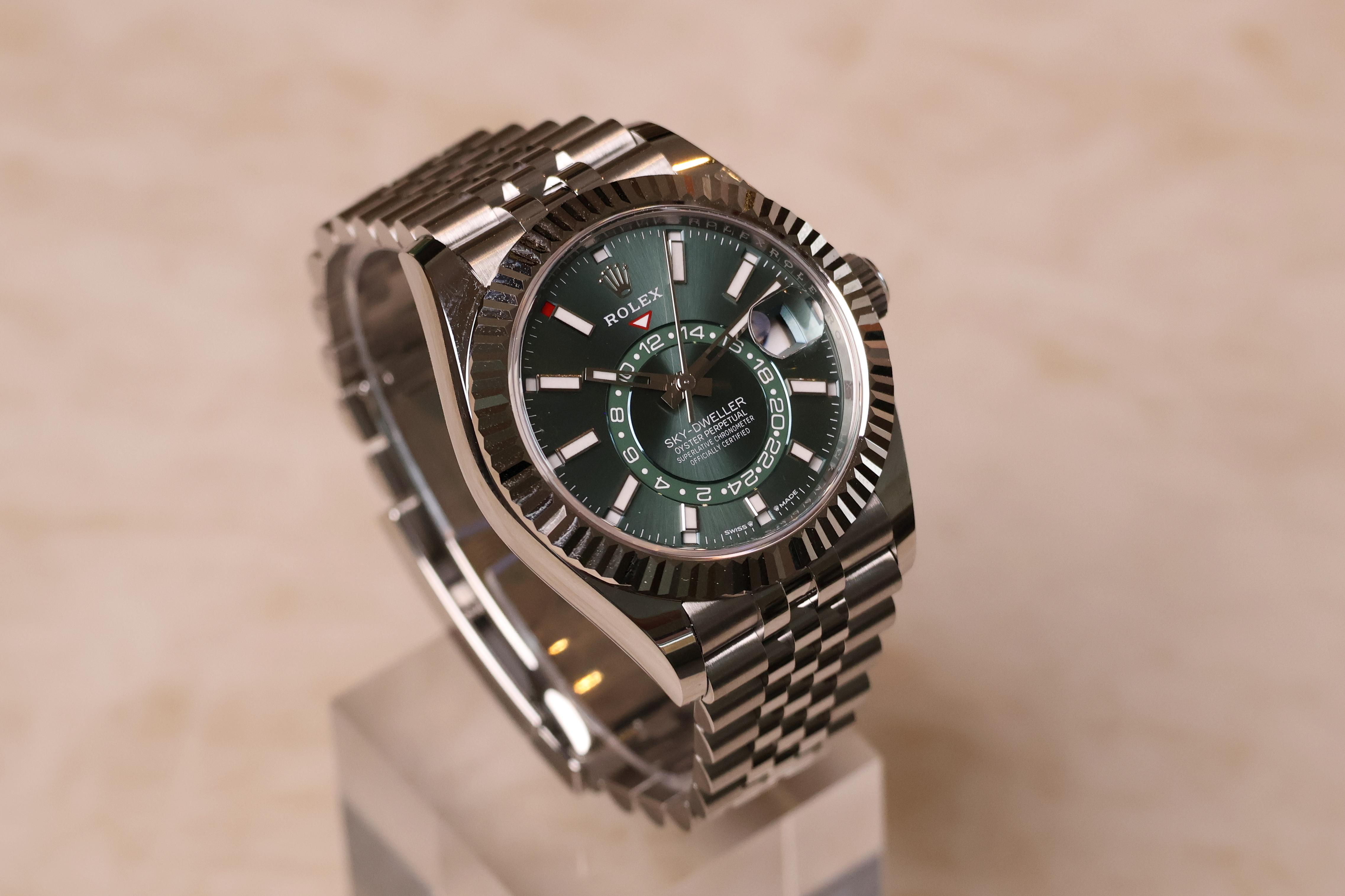 Rolex Sky-Dweller 336934 pre-owned groene wijzerplaat Oystersteel Jubilee band