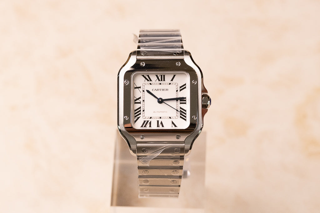 Cartier Santos Medium ref. WSSA0029 — verzilverde opaline wijzerplaat met Romeinse cijfers op stalen band, vooraanzicht