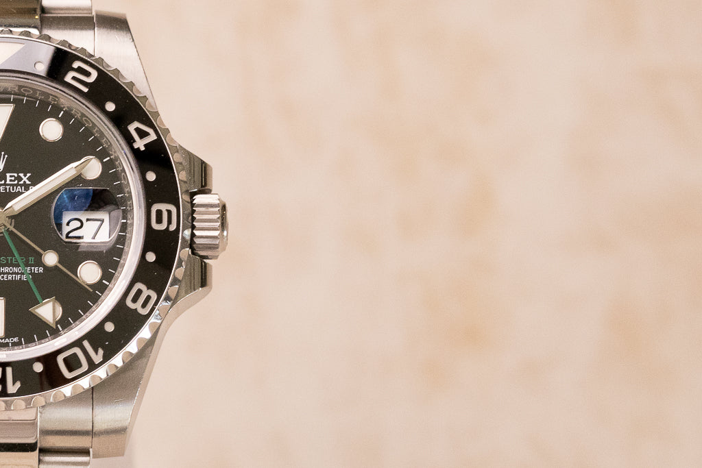 Rolex GMT-Master II ref. 116710LN — detail zwarte keramische lunette met 24-uursgraduatie ii