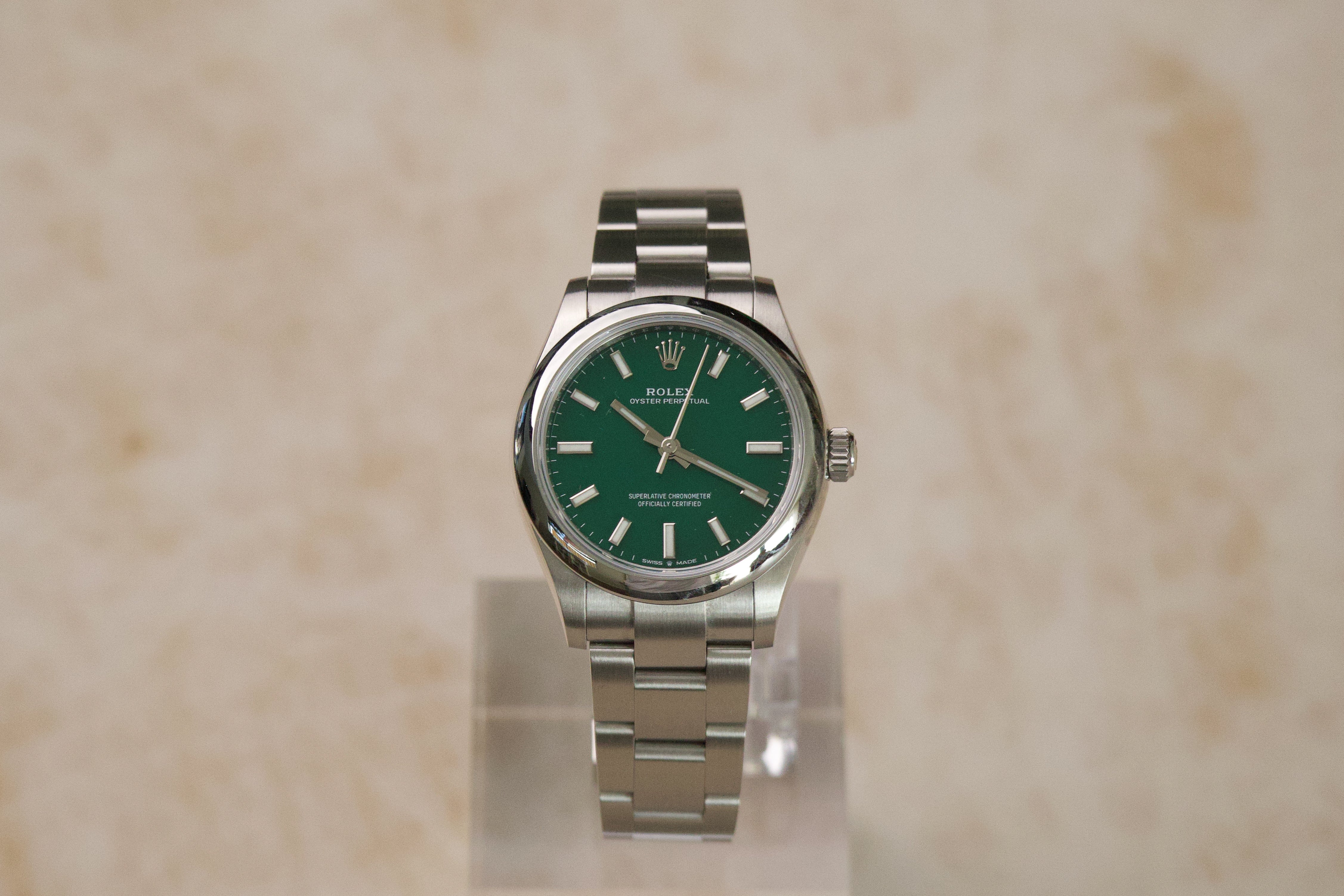 Rolex Oyster Perpetual 31 ref 277200  vooraanzicht met gladde gewelfde lunette en Oystersteel kast