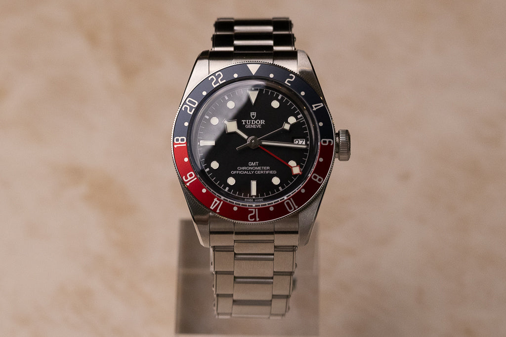 Tudor Black Bay GMT Pepsi ref. 79830RB — zwarte wijzerplaat met rood-blauwe aluminium lunette, vooraanzicht